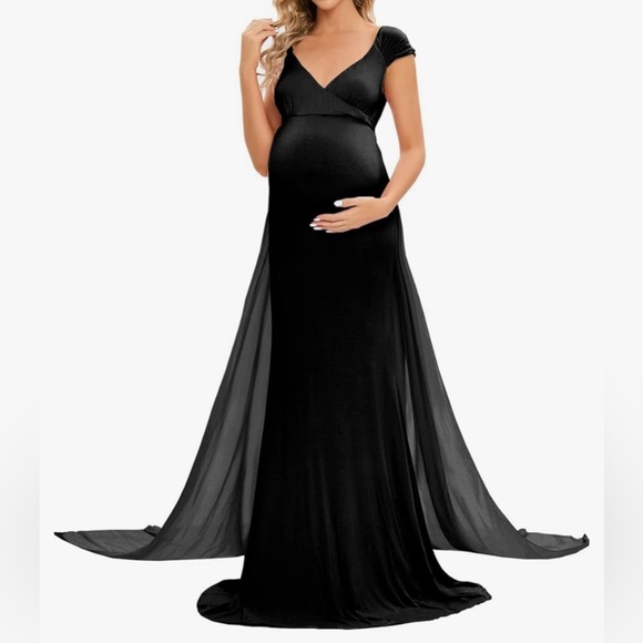 Black Maternity Fitted Gown with Long Chiffon Removable Train - Picture 3 of 6